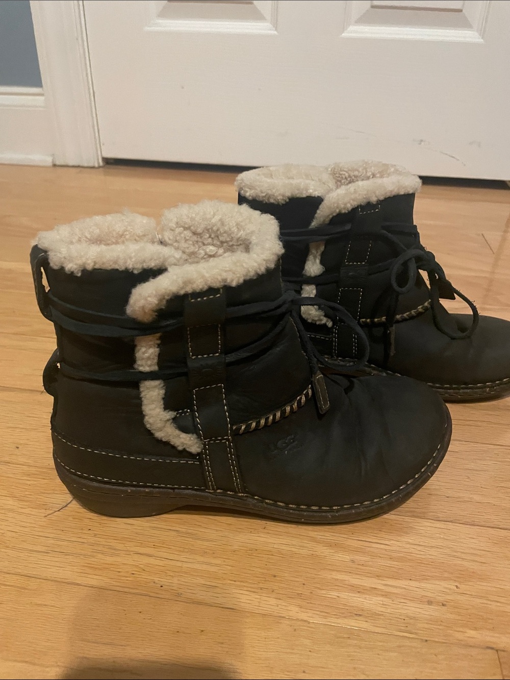 Ugg Australia La Jolla black sheepskin shearling women’s boots size 7